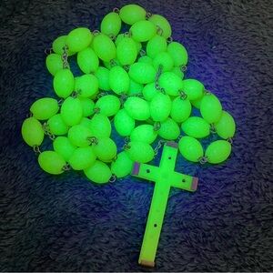 Vintage long beaded rosary w/ glow religious Catholic
